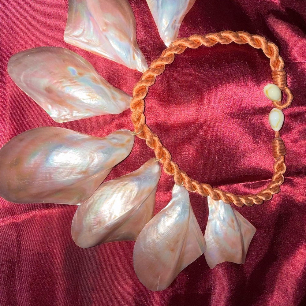 Unique Shell and Rope Necklace - Picture 2 of 5